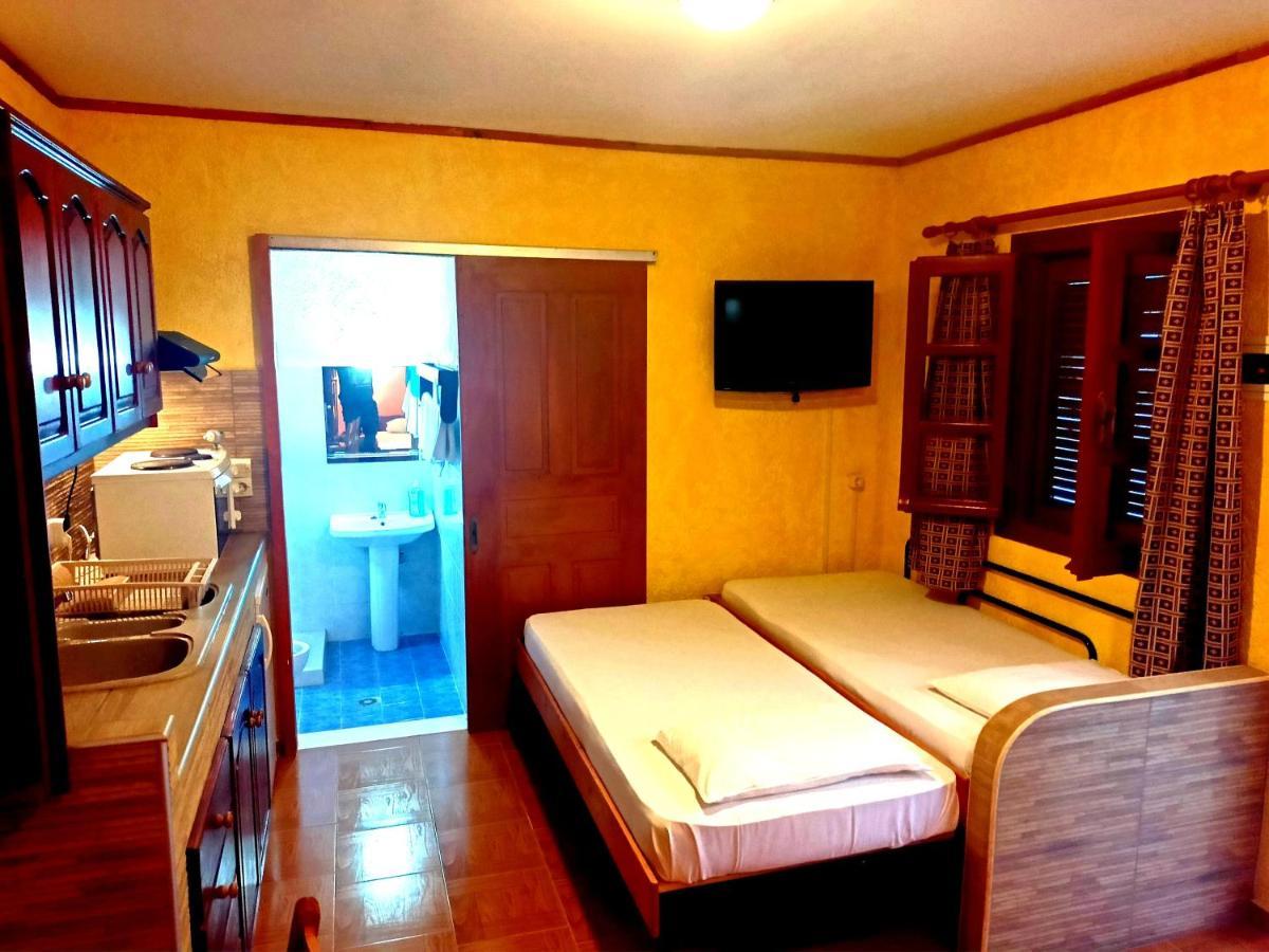 Sunrise Apartments باليكاسترون المظهر الخارجي الصورة